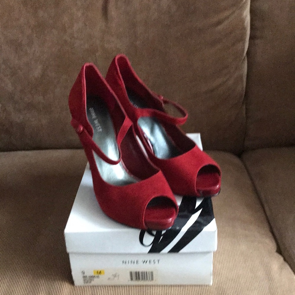 Woman nice west new in box red suede heels